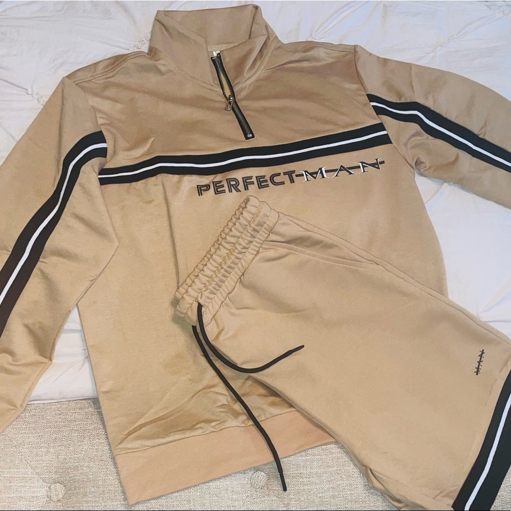 New Mens 2 Piece Outfit. Size Med.